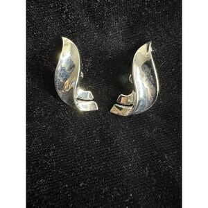 Crown Trifari huggie swirl 1 1/4" Silver tone clip-on vintage earrings